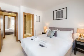 Tailored Stays - Cambridge City Duplex Apartments - Værelse