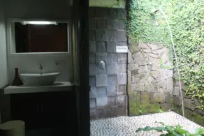Kubu Ampo Villa - Bathroom