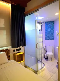 Far Home Suites - Værelse