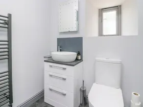 Fell View House - Bathroom