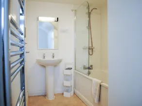 7 Glenthorne House - Bathroom