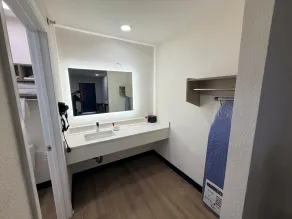 Spring Place Inn & Suites - Badeværelse