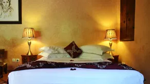 Riad Louaya - Værelse