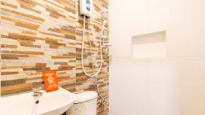 RedDoorz near Quiapo Church Manila - Bathroom