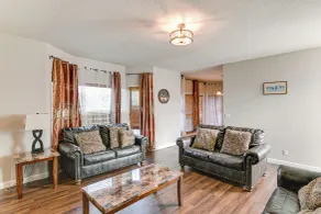 Des Moines Suburb Stay w/ Spacious Layout & Deck! - Innenbereich