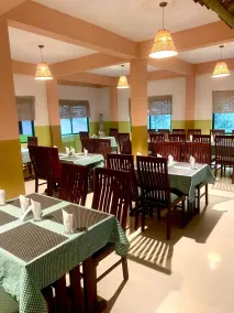 Ayur Mount Pool Resort - Restaurant