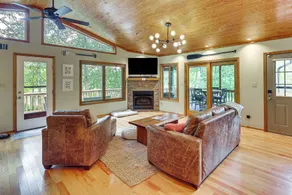Riverfront Home w/ Dock & Game Room in Lancaster! - Innvendig