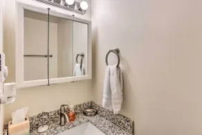 Modern Tacoma Apartment 7 Mi to Dtwn! - Bad