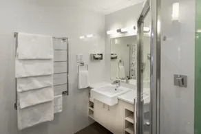 Hyde Park Inn - Bathroom