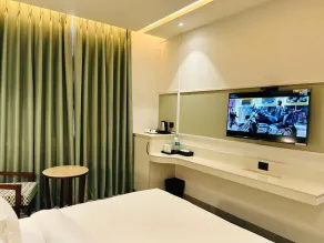 Five Elements Hotels Goldleaf Haldwani - Chambre