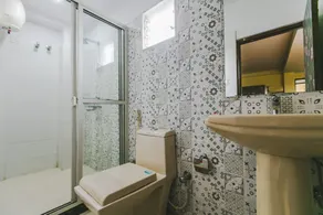 Hotel Platinum - Bathroom