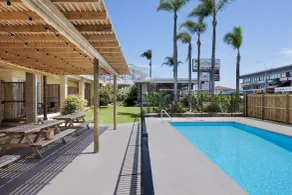South Pacific Palms Motor Inn - Pool