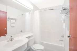 Microtel Inn and Suites Gassaway - Badezimmer
