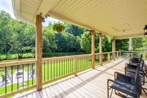 Creekside Cottage: Kayak, Tube, Fish, Remote Work - Interior