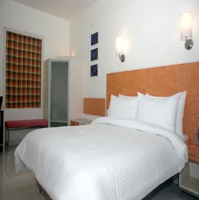 Hometel Chandigarh - Room