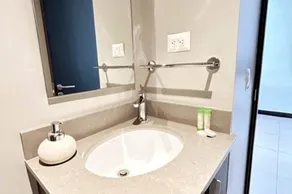"studio on the 9th Floor" - Bathroom