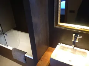 Chalet 'Casa Campelles 1' mit Bergblick, privater Terrasse und Wi-Fi - Badezimmer