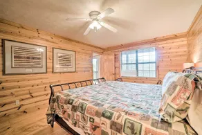 Rustic Young Harris Cabin w/ Fire Pit & Views - Innenbereich