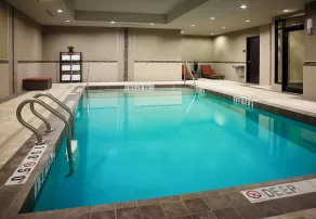 Staybridge Suites Hamilton - Downtown by IHG - Piscina