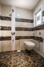 Hotel Royal Treat Surat - Bathroom