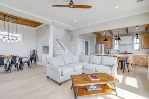 Steps From Sand & Fun: Beach Haven Retreat w/ Pool - Interiør