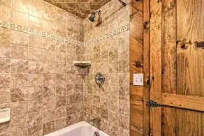Rustic Bradford Cottage - 14 Miles to Sunapee Mtn! - Badezimmer
