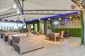 Super Collection O Bairagarh Railway Station Formerly Hotel OM Palace - Restaurante