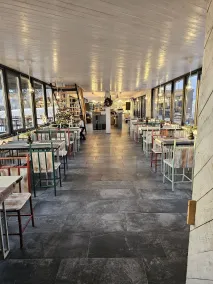 Ursa Mica Glamping Resort - Restaurang