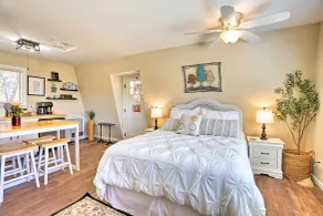 Lake Arrowhead Studio Near Hiking w/ Hot Tub - Interior