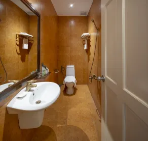 Hidden Mansions Saigon Resort - Bathroom