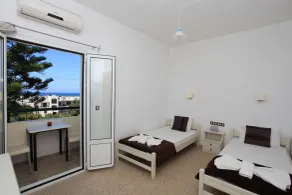 Iraklis Apartments - Vue de la chambre