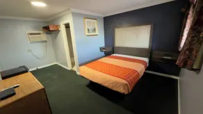 Ada Inn & Suites - Værelse