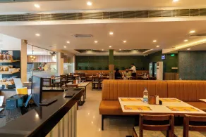 Royal Plaza Glitz Inn - Restaurant