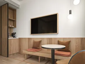 The Julius Prague - Quarto