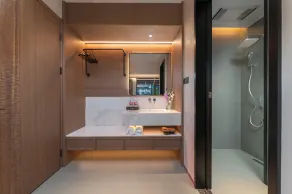 Zhangjiajie 101 Courtyard offers free coffee,complimentary shuttle service to the East Gate of the Forest Park for guests staying two nights, free self-service laundry and drying facilities, and paid pick-up and drop-off services from the high - Badeværelse