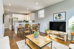 Walk to Blue Line: Sleek Apartment in Bucktown! - Interiør