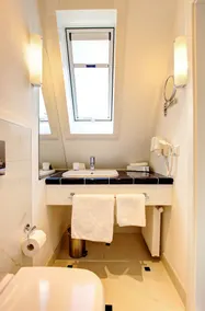 Hotel Linde - Bathroom