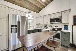Whitewood w/ Hot Tub: Peaceful Wildwood Retreat - Interior