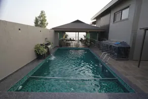 Jumbo Serene - Pool