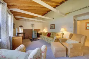 Rustic Retreat Across from Lake; Family Friendly! - Interiör