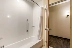 Comfort Suites - South Austin - Bathroom