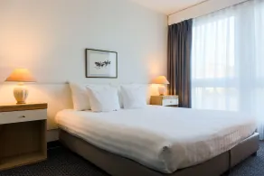 Drake Longchamp - Room