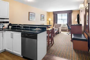 Best Western Plus Osoyoos Hotel & Suites - Room