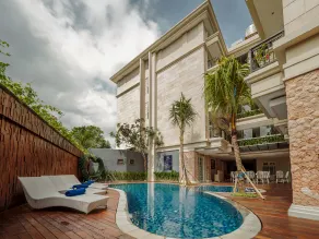 Alron Hotel Kuta - Pool