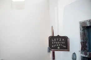 Lotza Studios - Resepsjon