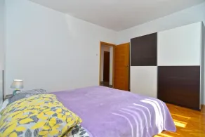 Spacious flat with pool just 300m from the beach - Habitación