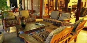 Lion Tree Top Lodge - Coin salon dans le hall