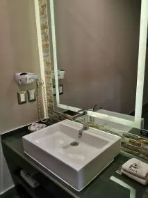 Hotel Plaza Arteaga - Bathroom