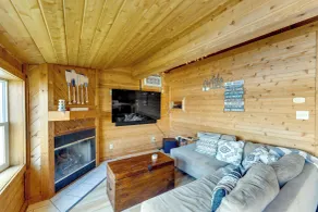 Okauchee Lake Vacation Rental w/ Boat Dock! - Interior