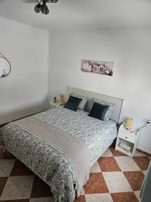 Charming 3-Bedroom Apartment in Scenic Malaga - Værelse